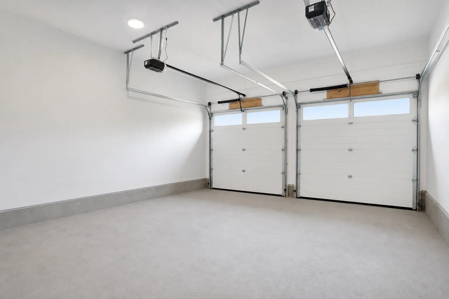Double garage with two insulated doors and openers