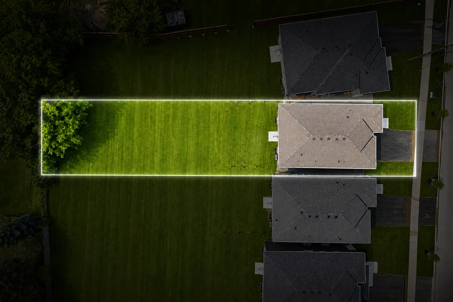Aerial overhead view outlining the deep property lot